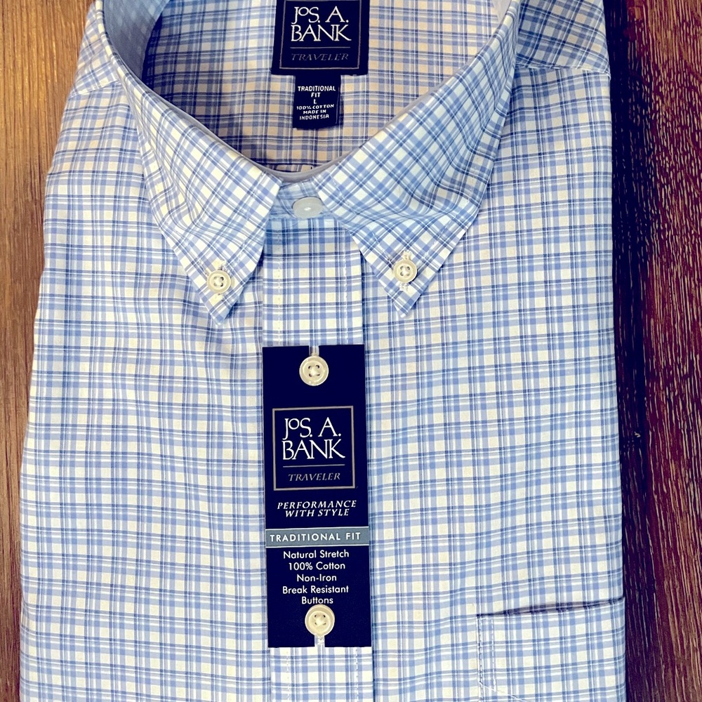 Jos A Bank long sleeve men’s dress shirt.  Traditional cut size large NWT